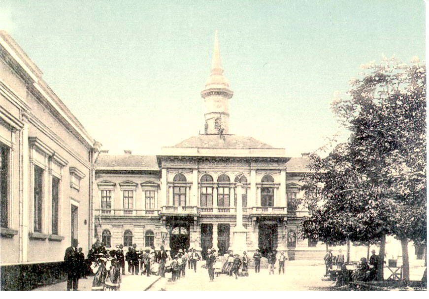 1907.g GRADSKA KUĆA I SPOMENIK JUNAKU (VÁROSHÁZA A SZABADSÁG-SZOBORRAL)